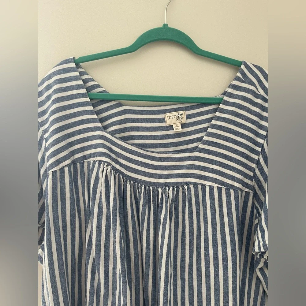 Terra & Sky Blue and White Boxy Short Sleeve Blouse - Picture 5 of 10